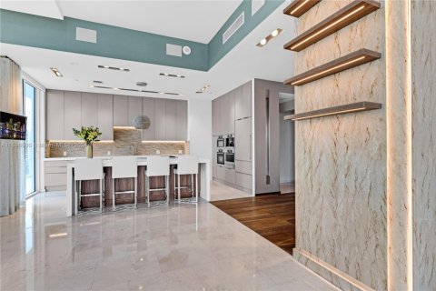 Condo in Miami, Florida, 5 bedrooms  № 1764716 - photo 15