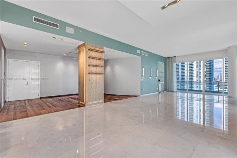 Condo in Miami, Florida, 5 bedrooms  № 1764716 - photo 10