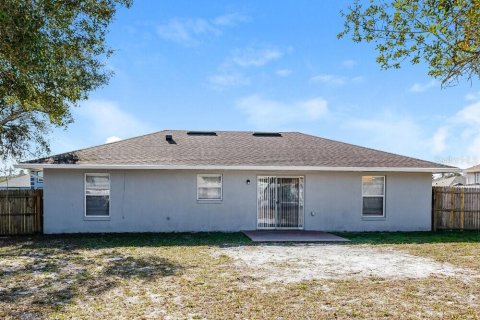 Villa ou maison à louer à Deltona, Floride: 3 chambres, 113.71 m2 № 2406967 - photo 15