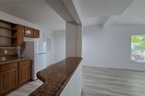 Villa ou maison à louer à Miami, Floride: 3 chambres, 93.65 m2 № 1925564 - photo 7