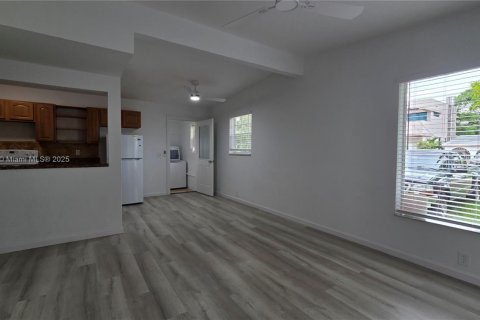 Villa ou maison à louer à Miami, Floride: 3 chambres, 93.65 m2 № 1925564 - photo 5