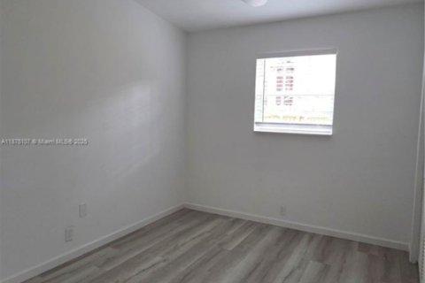 Villa ou maison à louer à Miami, Floride: 3 chambres, 93.65 m2 № 1925564 - photo 10
