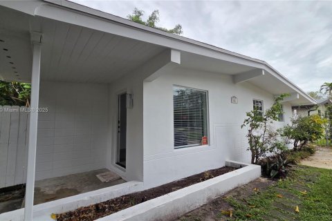 Villa ou maison à louer à Miami, Floride: 3 chambres, 93.65 m2 № 1925564 - photo 2