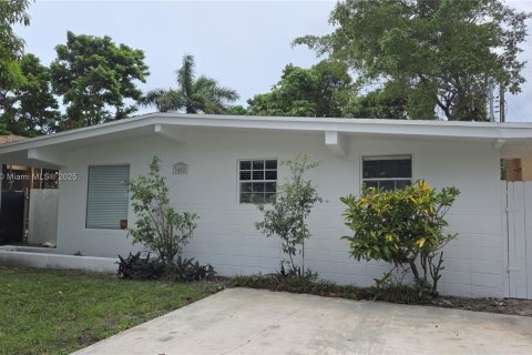 Villa ou maison à louer à Miami, Floride: 3 chambres, 93.65 m2 № 1925564 - photo 1
