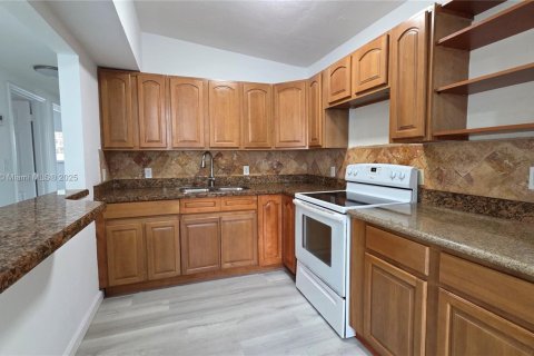 Villa ou maison à louer à Miami, Floride: 3 chambres, 93.65 m2 № 1925564 - photo 6