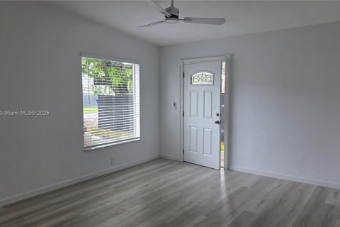 Villa ou maison à louer à Miami, Floride: 3 chambres, 93.65 m2 № 1925564 - photo 12