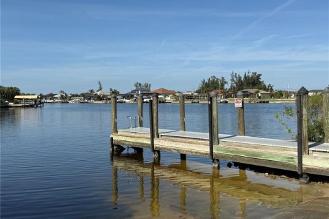 Land in Cape Coral, Florida № 1553818 - photo 9