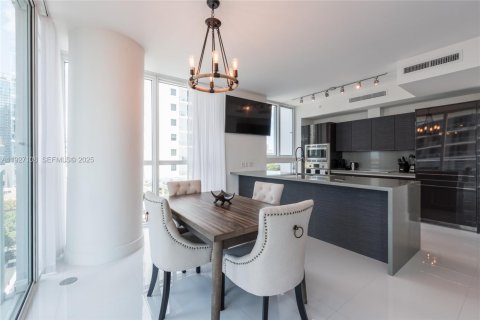 Condominio en venta en Miami, Florida, 2 dormitorios, 105.35 m2 № 1986187 - foto 2