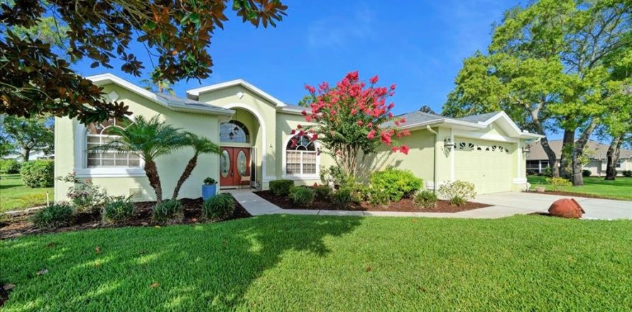 House in Spring Hill, Florida 3 bedrooms, 194.35 sq.m. № 1810432