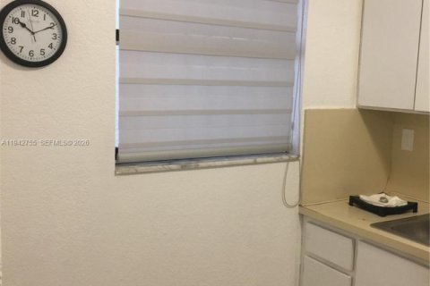 Кондоминиум с 2 спальнями в Майами, Флорида № 2002501