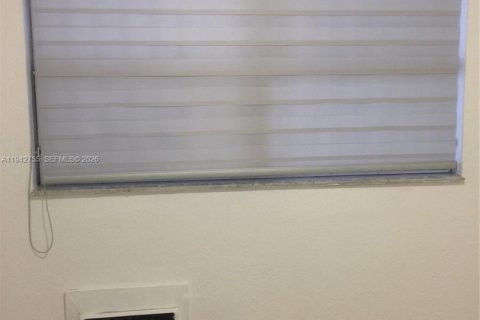 Снять в аренду кондоминиум в Майами, Флорида 2 спальни, 71.44м2, № 2002501 - фото 7