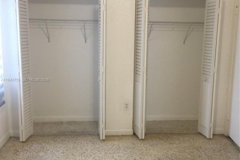 Снять в аренду кондоминиум в Майами, Флорида 2 спальни, 71.44м2, № 2002501 - фото 4