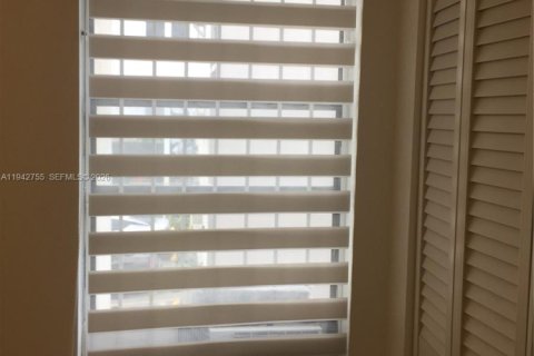 Снять в аренду кондоминиум в Майами, Флорида 2 спальни, 71.44м2, № 2002501 - фото 5