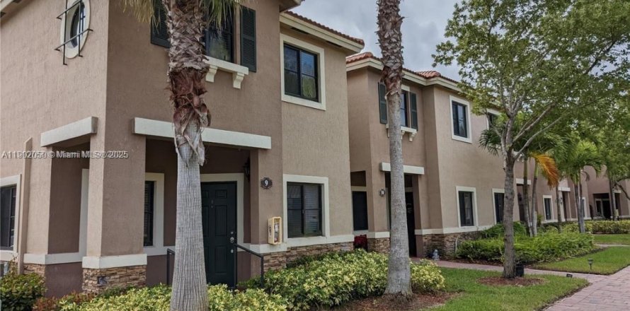 Adosado en Cutler Bay, Florida 3 dormitorios, 128.48 m2 № 1954563