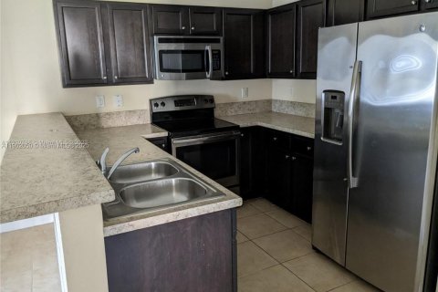 Adosado en alquiler en Cutler Bay, Florida, 3 dormitorios, 128.48 m2 № 1954563 - foto 2