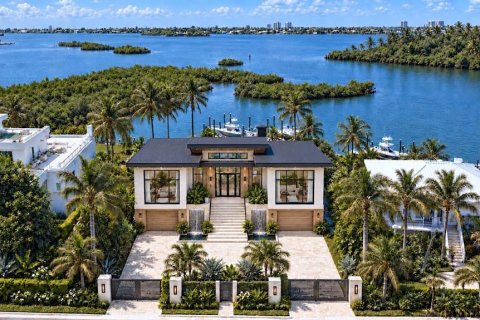House in Sarasota, Florida 4 bedrooms, 451.97 sq.m. № 2398332 - photo 2