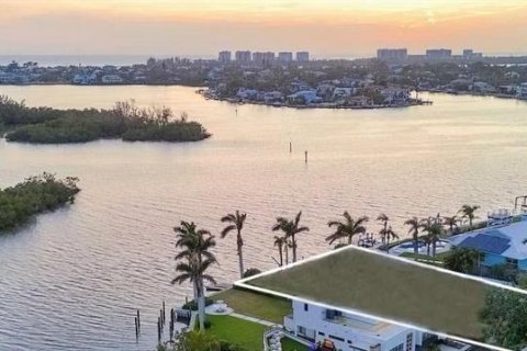House in Sarasota, Florida 4 bedrooms, 451.97 sq.m. № 2398332 - photo 3