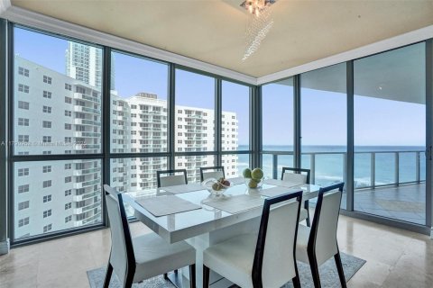 Condominio en venta en Hollywood, Florida, 2 dormitorios, 161 m2 № 1978726 - foto 3