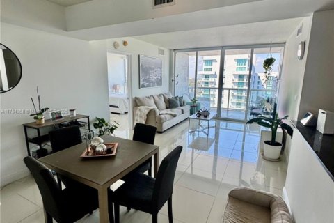 Condo in Miami, Florida, 2 bedrooms  № 1868049 - photo 2