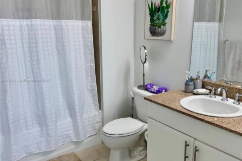 Condo in Miami, Florida, 2 bedrooms  № 1868049 - photo 7