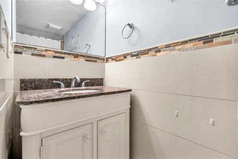 Condo in Plantation, Florida, 3 bedrooms  № 1747852 - photo 25