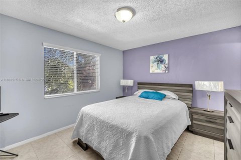 Condo in Plantation, Florida, 3 bedrooms  № 1747852 - photo 21