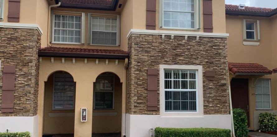 Adosado en Homestead, Florida 3 dormitorios, 108.6 m2 № 2085386