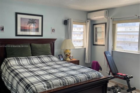 Condominio en venta en Hallandale Beach, Florida, 1 dormitorio, 68.38 m2 № 1980482 - foto 11