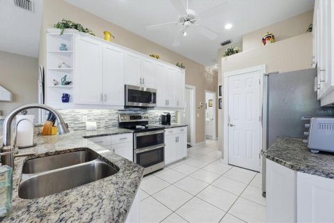 House in Port Charlotte, Florida 3 bedrooms, 195.75 sq.m. № 2396251 - photo 16