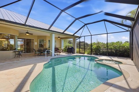 House in Port Charlotte, Florida 3 bedrooms, 195.75 sq.m. № 2396251 - photo 8