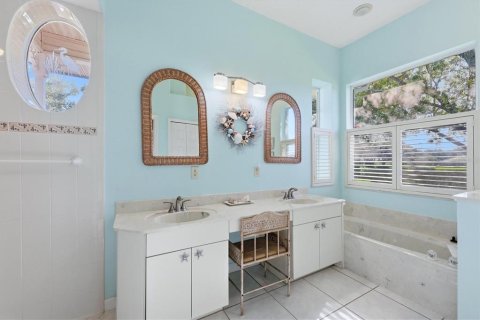 House in Port Charlotte, Florida 3 bedrooms, 195.75 sq.m. № 2396251 - photo 23