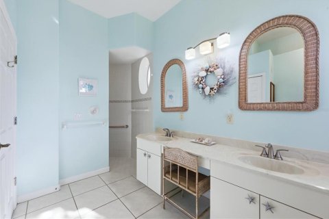 House in Port Charlotte, Florida 3 bedrooms, 195.75 sq.m. № 2396251 - photo 24