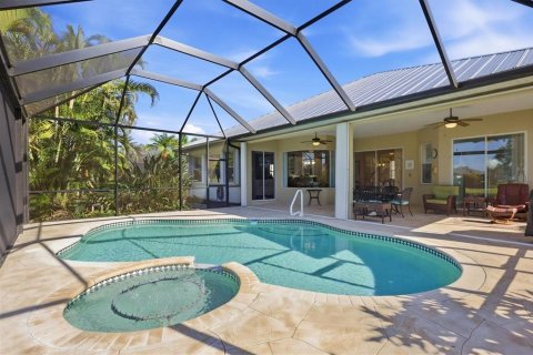House in Port Charlotte, Florida 3 bedrooms, 195.75 sq.m. № 2396251 - photo 9