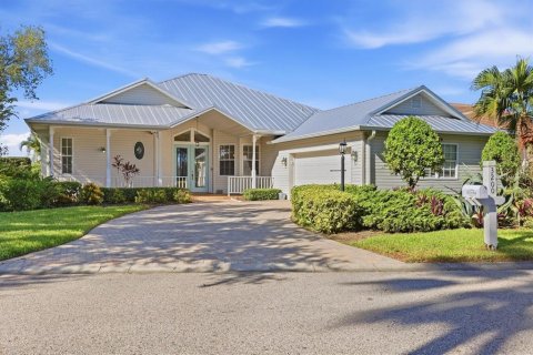 House in Port Charlotte, Florida 3 bedrooms, 195.75 sq.m. № 2396251