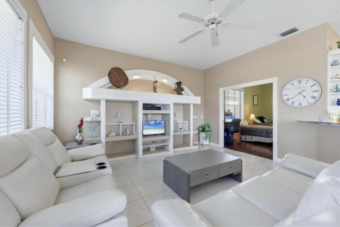 House in Port Charlotte, Florida 3 bedrooms, 195.75 sq.m. № 2396251 - photo 20