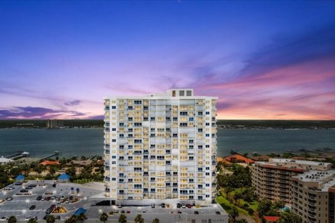 Купить кондоминиум в Дейтона - Бич-Шорс, Флорида 6 комнат, 230.4м2, № 1795977 - фото 1