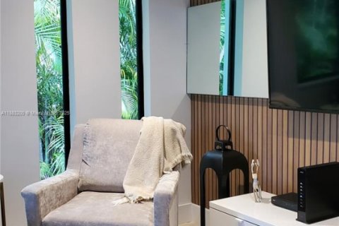 Villa ou maison à louer à Miami, Floride: 3 chambres, 100.33 m2 № 1931402 - photo 16
