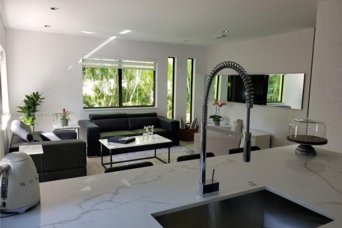 Villa ou maison à louer à Miami, Floride: 3 chambres, 100.33 m2 № 1931402 - photo 12