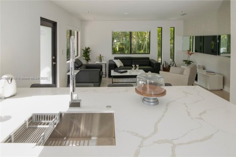 Villa ou maison à louer à Miami, Floride: 3 chambres, 100.33 m2 № 1931402 - photo 18