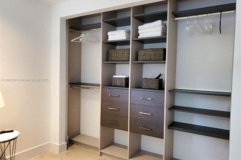 Villa ou maison à louer à Miami, Floride: 3 chambres, 100.33 m2 № 1931402 - photo 28