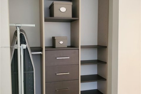 Villa ou maison à louer à Miami, Floride: 3 chambres, 100.33 m2 № 1931402 - photo 25