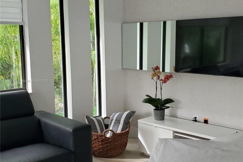 Villa ou maison à louer à Miami, Floride: 3 chambres, 100.33 m2 № 1931402 - photo 15