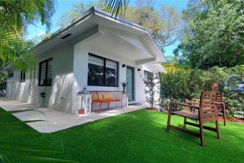 Villa ou maison à louer à Miami, Floride: 3 chambres, 100.33 m2 № 1931402 - photo 2