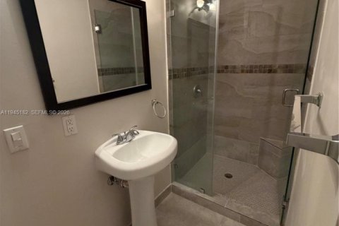 House in Miami, Florida 1 bedroom, 232.35 sq.m. № 2001512 - photo 5