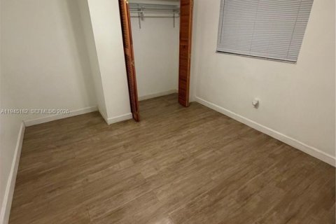 House in Miami, Florida 1 bedroom, 232.35 sq.m. № 2001512 - photo 4