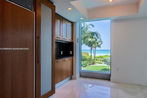 Condo in Surfside, Florida, 3 bedrooms  № 1994519 - photo 9