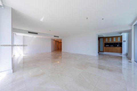 Condo in Surfside, Florida, 3 bedrooms  № 1994519 - photo 7