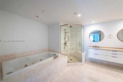 Condo in Surfside, Florida, 3 bedrooms  № 1994519 - photo 19