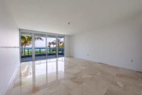 Condo in Surfside, Florida, 3 bedrooms  № 1994519 - photo 15