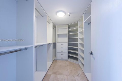 Condo in Surfside, Florida, 3 bedrooms  № 1994519 - photo 18